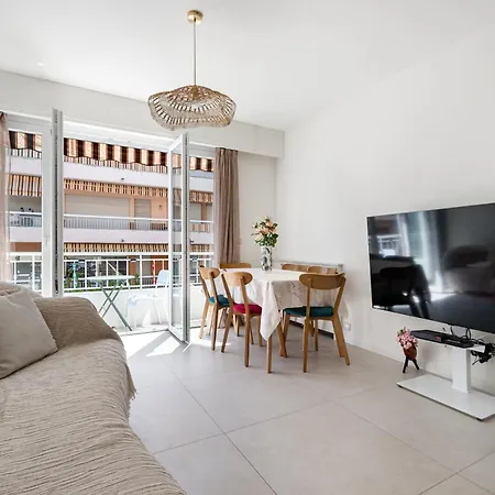 公寓 Rose Des Sables - 4min A Pied De La 昂蒂布